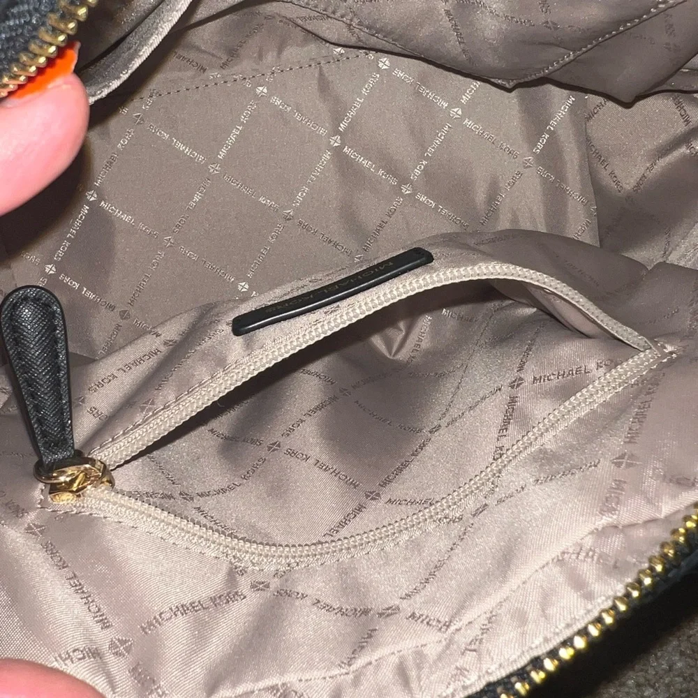 Like New Michael Kors Satchel - Picture 10 of 16